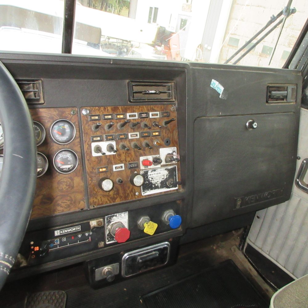 1298 CAB INTERIOR (4)