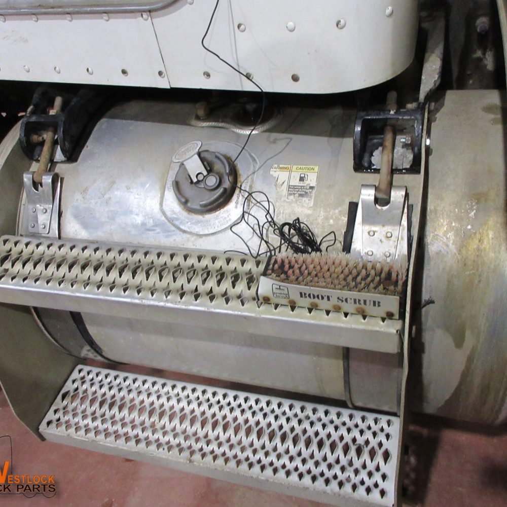 1327 FUEL TANK - STEPS LH