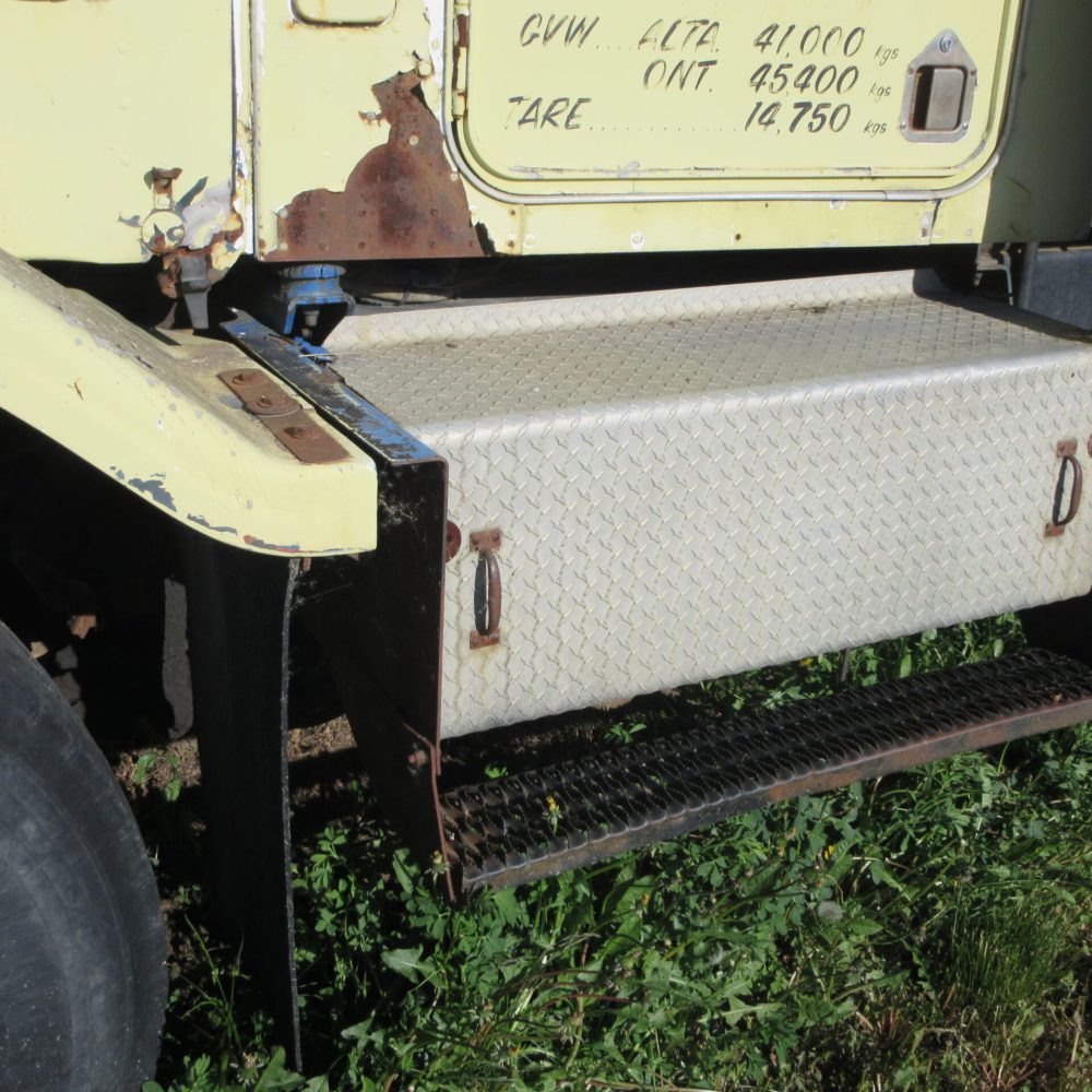 947 BATTERY BOX LH 2